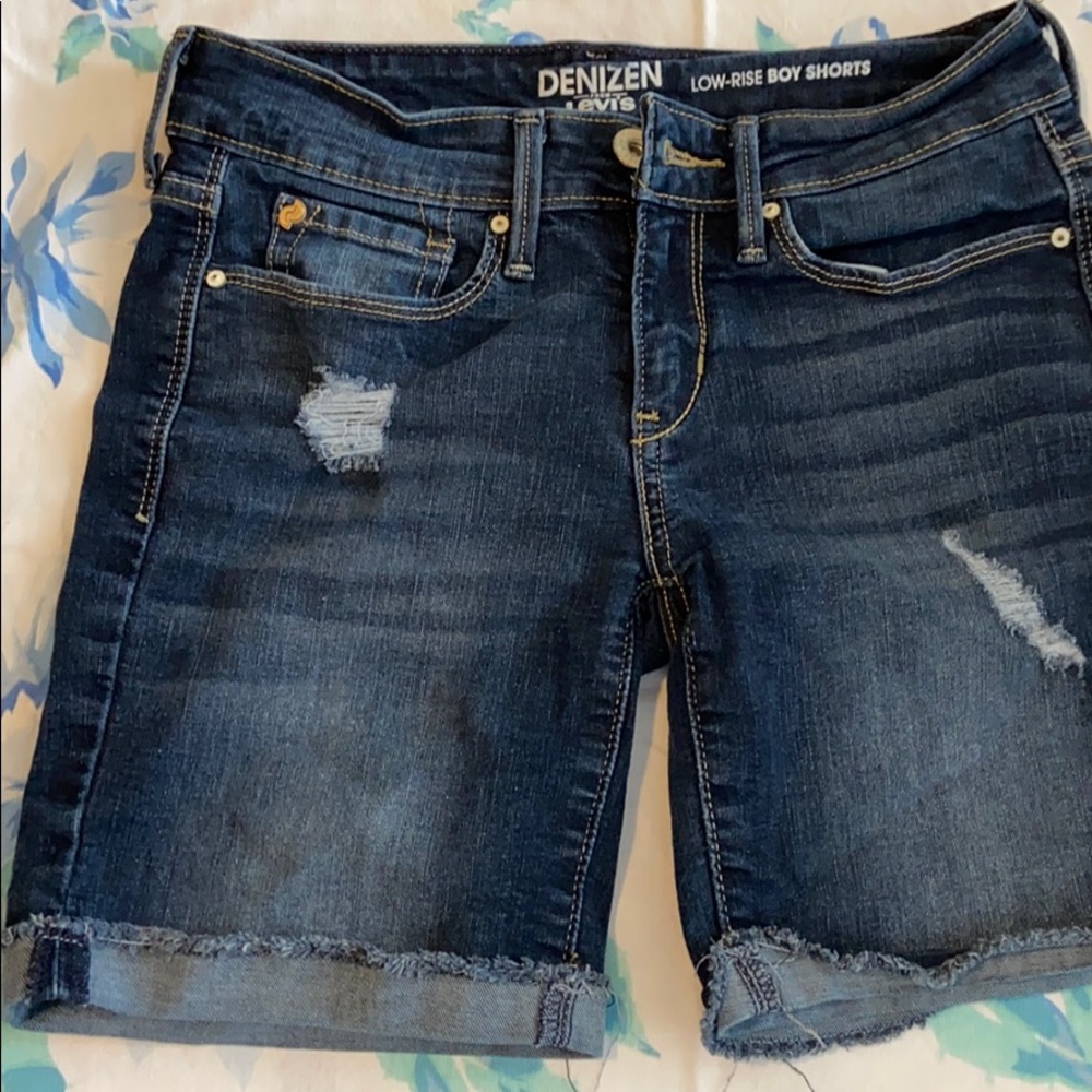 Distressed juniors shorts